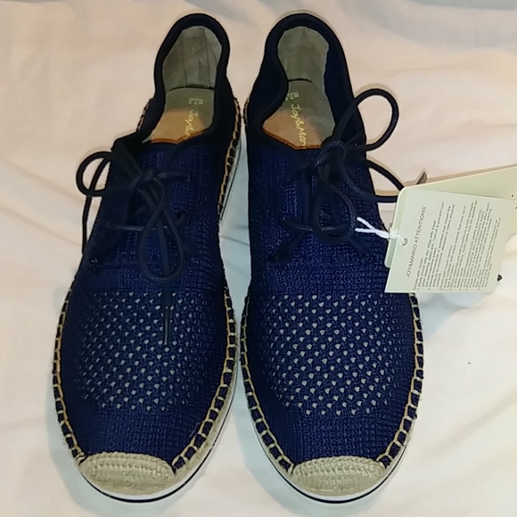 Beautiful NAVY perforated Flats w Lace Up Closure - Picture 2 of 10